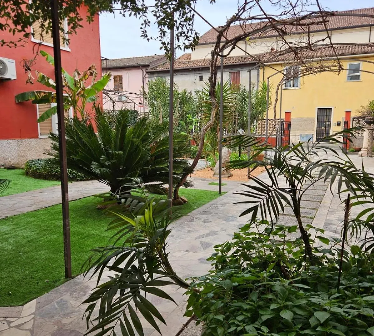 Casa A Verona - Giardino E 3 Posti Auto In Cortile 0*,  Italy
