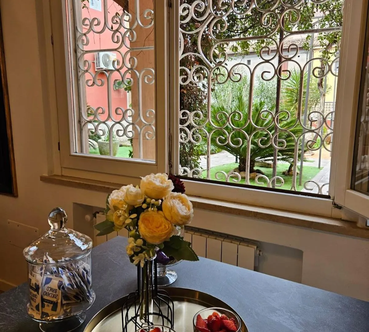 Casa A Verona - Giardino E 3 Posti Auto In Cortile 0*,  Italy