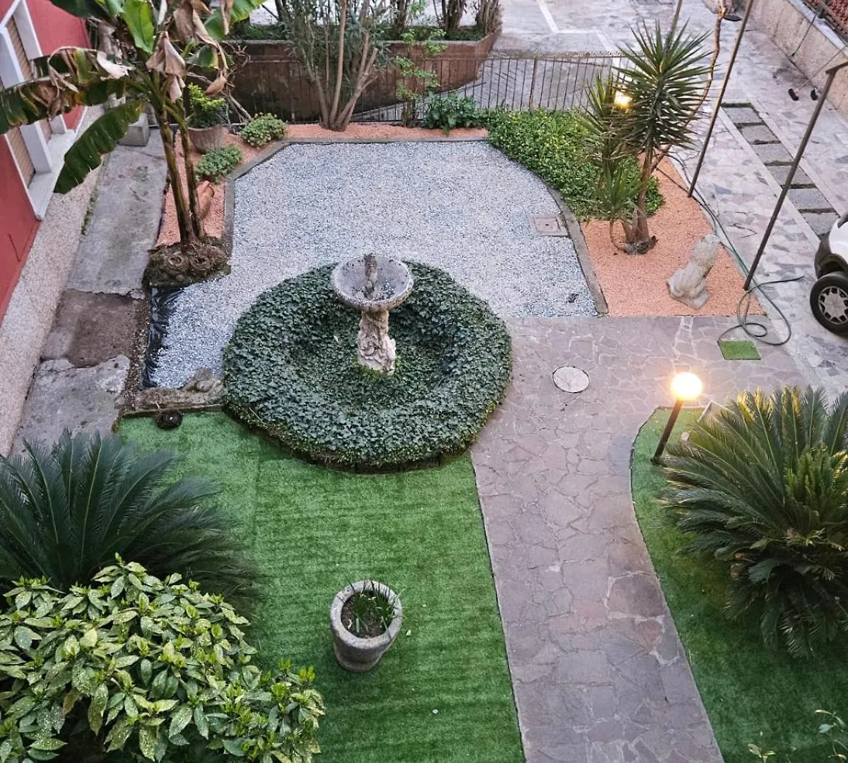 Casa A Verona - Giardino E 3 Posti Auto In Cortile 0*,