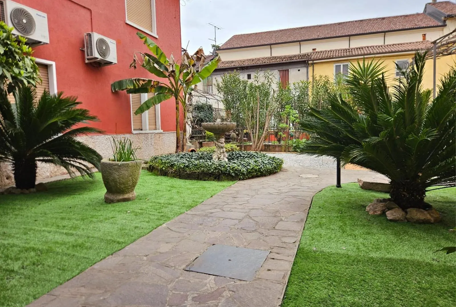 Casa A Verona - Giardino E 3 Posti Auto In Cortile